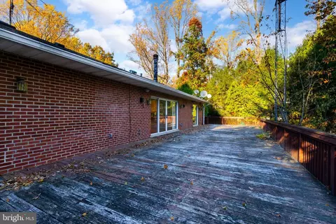 Exterior - 820 Crestview Dr, Springfield, PA 19064 photo 7 of 10