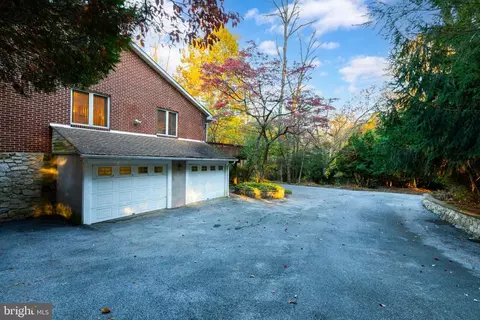 Exterior - 820 Crestview Dr, Springfield, PA 19064 photo 8 of 10
