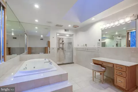 Bath - 820 Crestview Dr, Springfield, PA 19064 photo 3 of 4