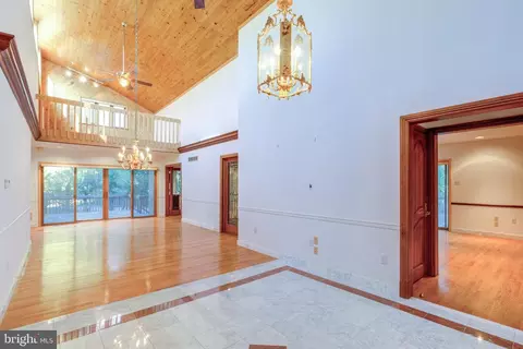 Entry Way - 820 Crestview Dr, Springfield, PA 19064 photo 2 of 4