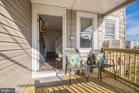 905 Green St, Marcus Hook, PA 19061 photo 2