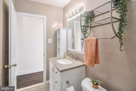 905 Green St, Marcus Hook, PA 19061 photo 13