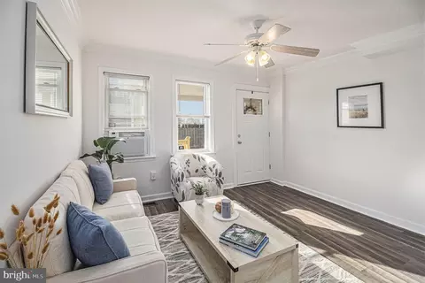 905 Green St, Marcus Hook, PA 19061 photo 4