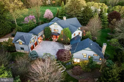 560 Maplewood Rd, Wayne, PA 19087