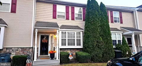 20 Hoag Ln, Aston, PA 19014