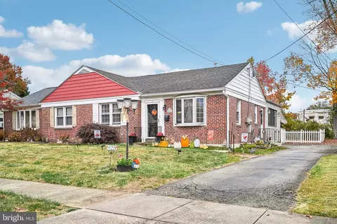 422 Brighton Ter, Holmes, PA 19043