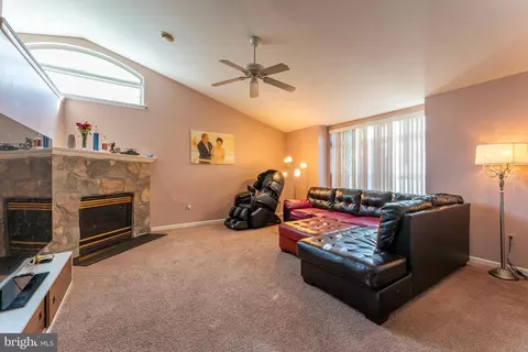 23 Patriot Ct, Ogden, PA 19061