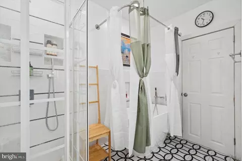 Bath - 330 Bayard Rd, Upper Darby, PA 19082 photo 2 of 2
