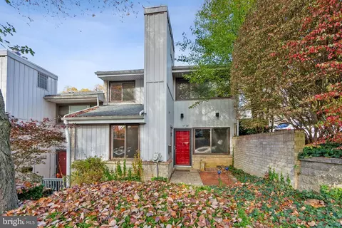 1308 Cable Hill Dr, Springfield, PA 19064