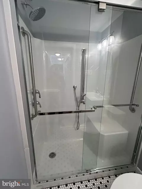 Bath - 1136 Flora Ln, Boothwyn, PA 19061 photo 2 of 4