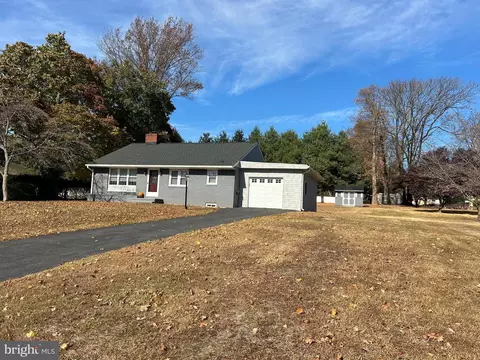 1136 Flora Ln, Boothwyn, PA 19061
