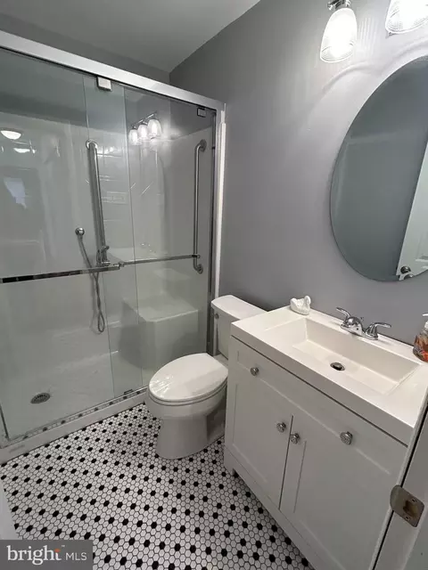 Bath - 1136 Flora Ln, Boothwyn, PA 19061 photo 1 of 4