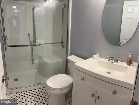 Bath - 1136 Flora Ln, Boothwyn, PA 19061 photo 3 of 4