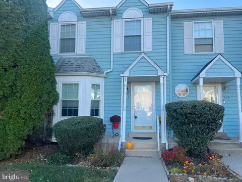 564 Applewood Cir, Aston, PA 19014