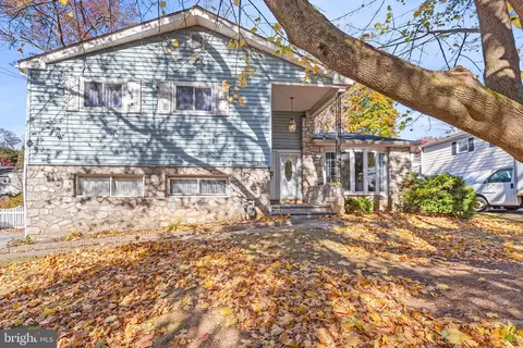 1725 Lawrence Rd, Havertown, PA 19083