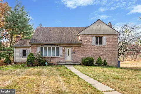 742 Winchester Rd, Broomall, PA 19008
