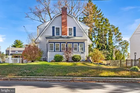 107 S Sproul Rd, Broomall, PA 19008