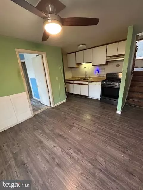 Entry Way - 1572 Summit St, Marcus Hook, PA 19061 photo 1 of 2