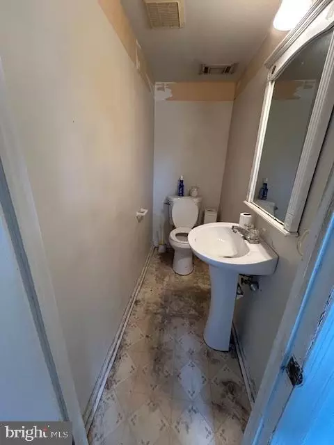 Entry Way - 1572 Summit St, Marcus Hook, PA 19061 photo 2 of 2