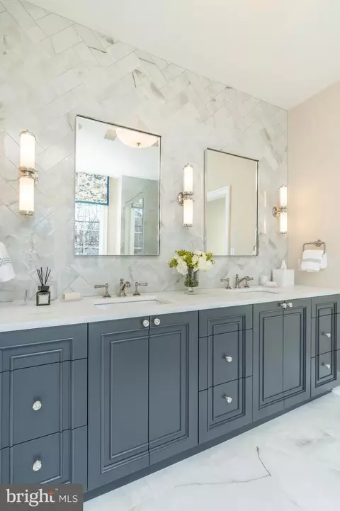 Bath - 321 E Beechtree Ln, Wayne, PA 19087 photo 4 of 18