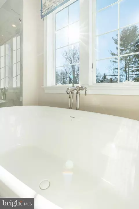 Bath - 321 E Beechtree Ln, Wayne, PA 19087 photo 6 of 18