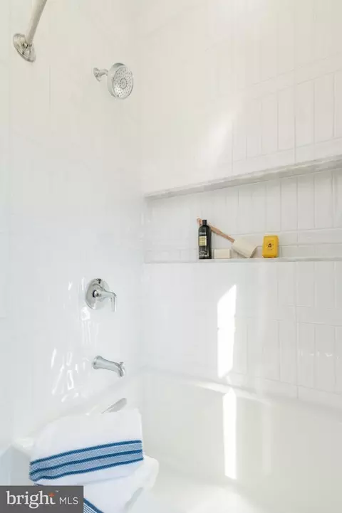 Bath - 321 E Beechtree Ln, Wayne, PA 19087 photo 14 of 18