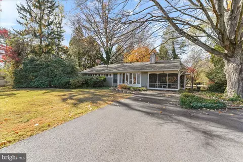 306 Meadowglen Ln, Media, PA 19063