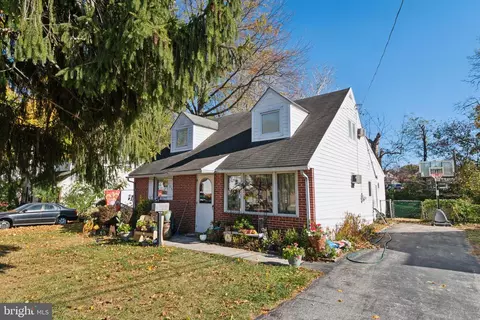 105 E Garrison Rd, Brookhaven, PA 19015
