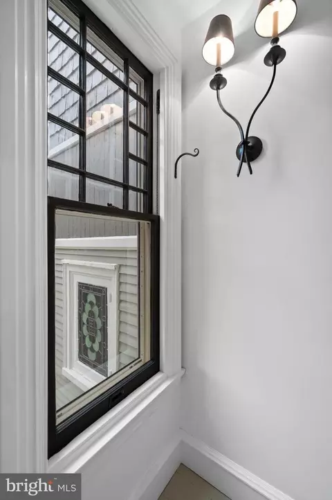 Entry Way - 218 Lansdowne Ave, Wayne, PA 19087 photo 3 of 6