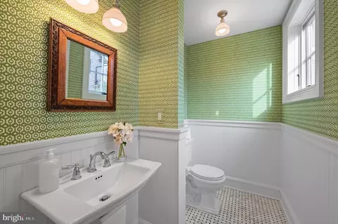 Bath - 218 Lansdowne Ave, Wayne, PA 19087 photo 1 of 4