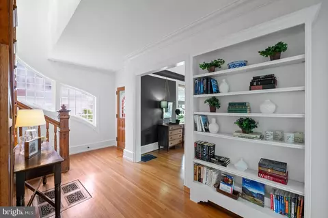 Entry Way - 218 Lansdowne Ave, Wayne, PA 19087 photo 4 of 6
