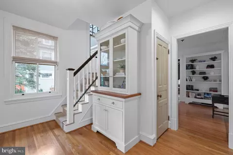 Entry Way - 218 Lansdowne Ave, Wayne, PA 19087 photo 2 of 6