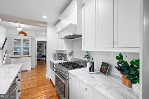 Kitchen - 218 Lansdowne Ave, Wayne, PA 19087 photo 3 of 4