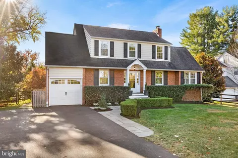 528 W Wayne Ave, Wayne, PA 19087 photo 2