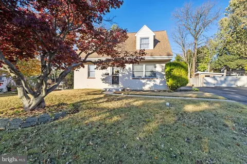 327 E Woodlyn Cir, Woodlyn, PA 19094
