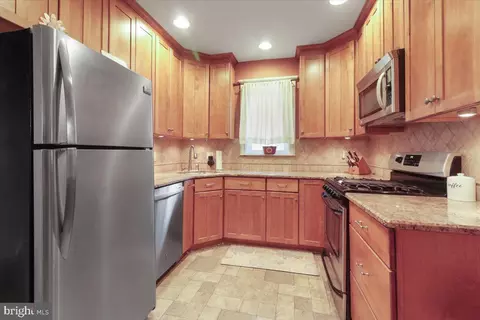 Kitchen - 264 Powell Rd, Springfield, PA 19064 photo 1 of 2