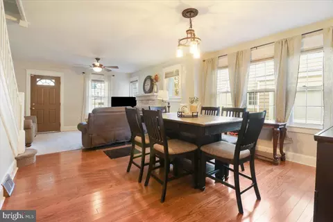 Entry Way - 264 Powell Rd, Springfield, PA 19064 photo 1 of 2
