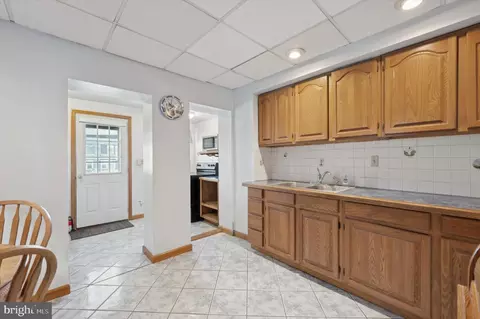 Entry Way - 1029 12 Yates Ave, Marcus Hook, PA 19061 photo 3 of 4