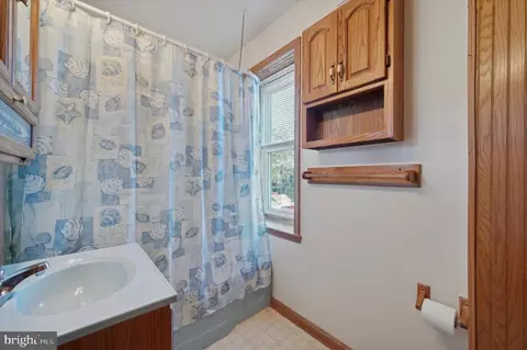 Bath - 1029 12 Yates Ave, Marcus Hook, PA 19061 photo 1 of 2