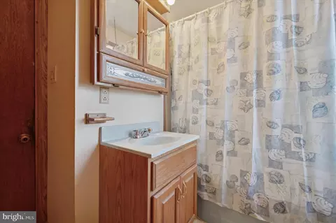 Bath - 1029 12 Yates Ave, Marcus Hook, PA 19061 photo 2 of 2