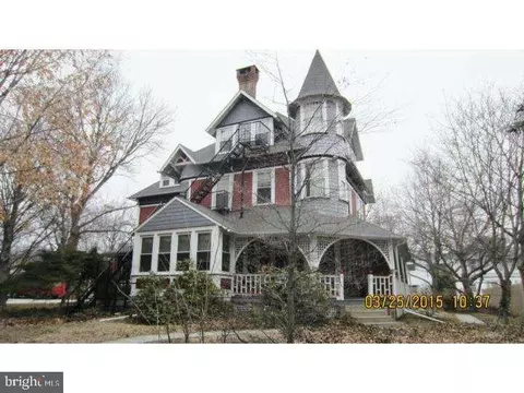 1 W Glenolden Ave, Glenolden, PA 19036