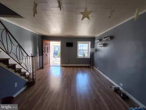 Living - 313 Margate Rd, Upper Darby, PA 19082 photo 1 of 2