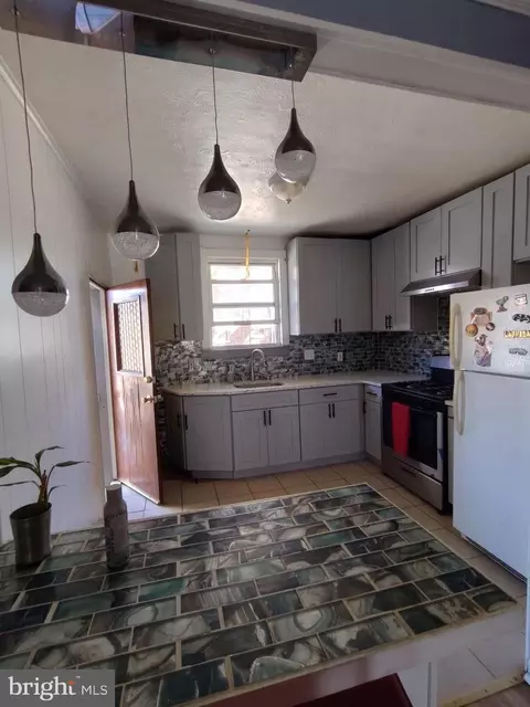 Entry Way - 313 Margate Rd, Upper Darby, PA 19082 photo 2 of 4