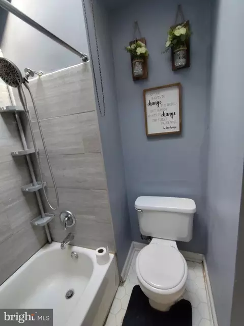 Bath - 313 Margate Rd, Upper Darby, PA 19082 photo 1 of 1