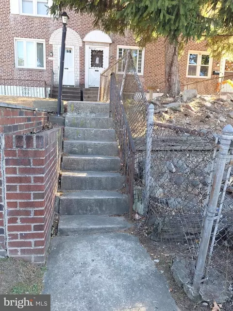 1096 Hopkins Ave #304, Glenolden, PA 19036