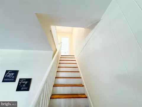 Entry Way - 1124 Washington Ave, Marcus Hook, PA 19061 photo 2 of 3