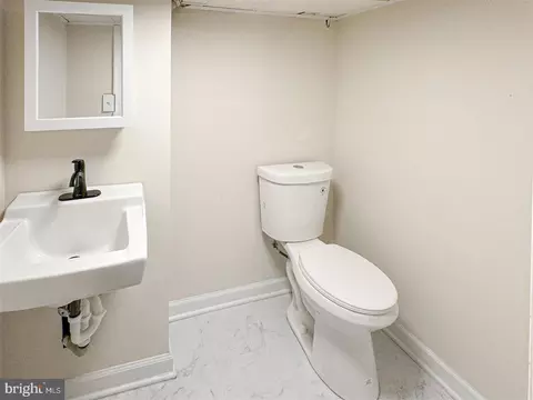 Bath - 1124 Washington Ave, Marcus Hook, PA 19061 photo 4 of 4
