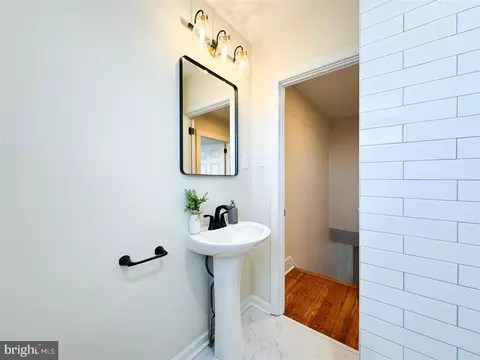 Bath - 1124 Washington Ave, Marcus Hook, PA 19061 photo 3 of 4
