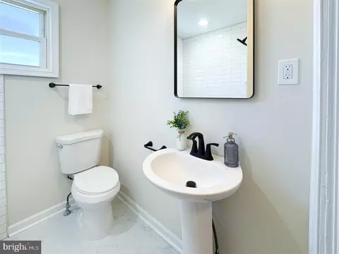 Bath - 1124 Washington Ave, Marcus Hook, PA 19061 photo 1 of 4
