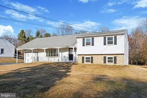 4111 Oliver Ln, Boothwyn, PA 19061